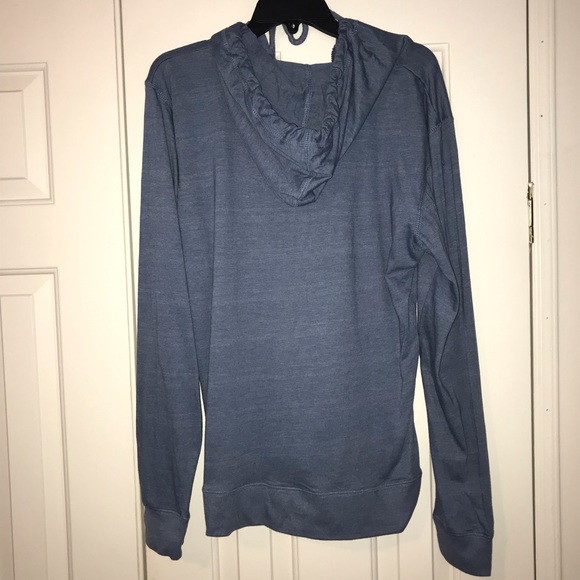 EUC Intriguing Threads Hoodie Size M. - Picture 2 of 3